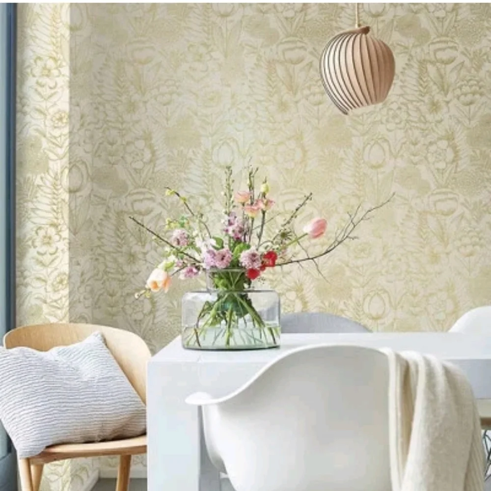 Tempaper & Co. Homestead Floral Removable Peel and Stick Wallpaper, Metallic